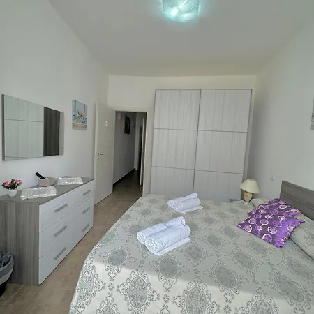 La Perla A Bed & Breakfast *